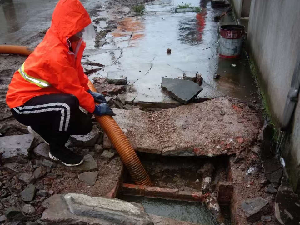 临西专业清理污水池 炜誉市政以规范流程守护城市 “肠道”