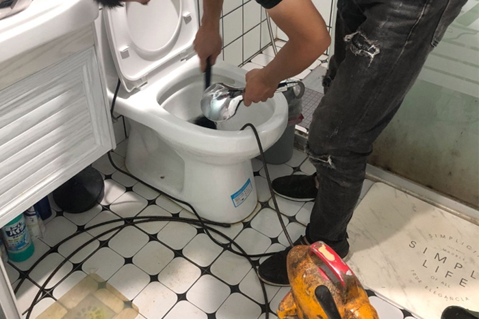 临西马桶堵塞自己疏通还是找师傅?专业上门服务让你省时更省心